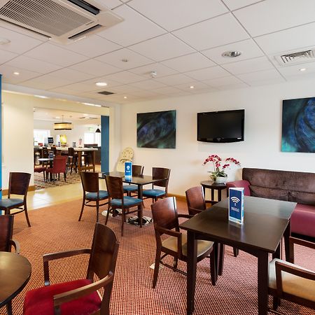 Holiday Inn Express Braintree By Ihg Exteriör bild