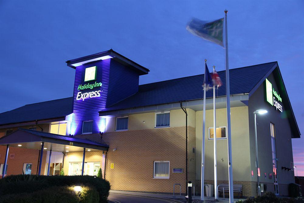 Holiday Inn Express Braintree By Ihg Exteriör bild