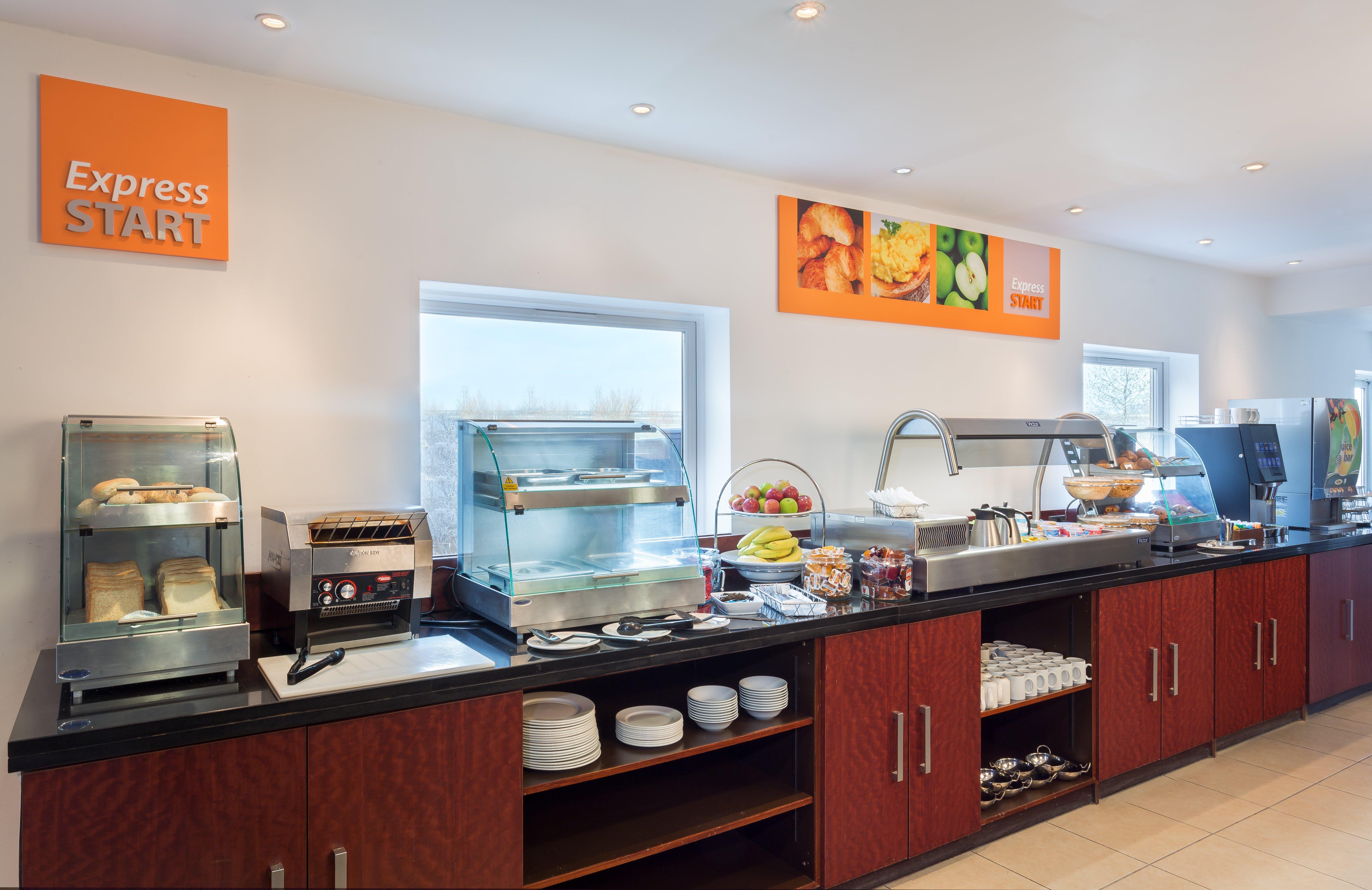 Holiday Inn Express Braintree By Ihg Exteriör bild