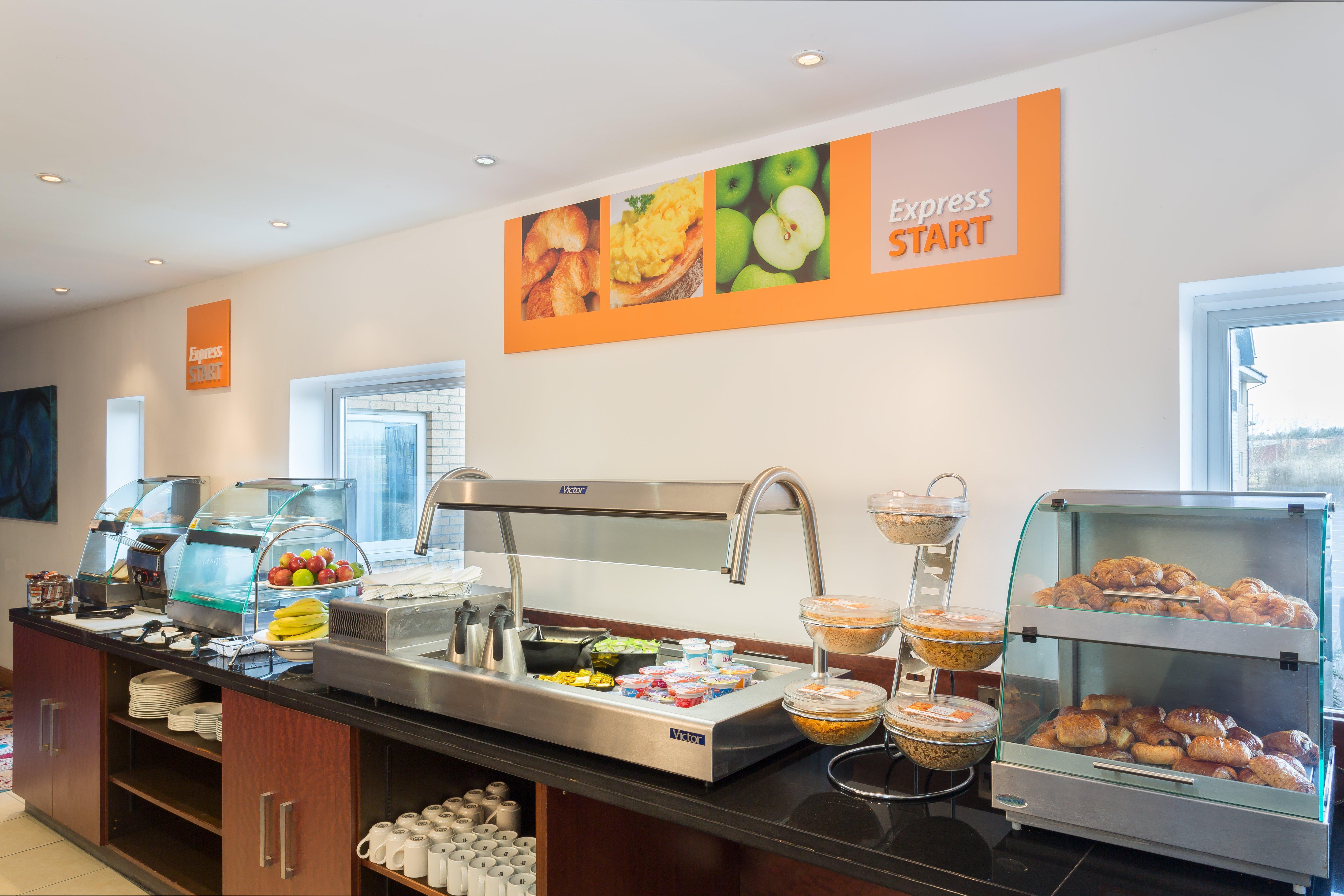 Holiday Inn Express Braintree By Ihg Exteriör bild