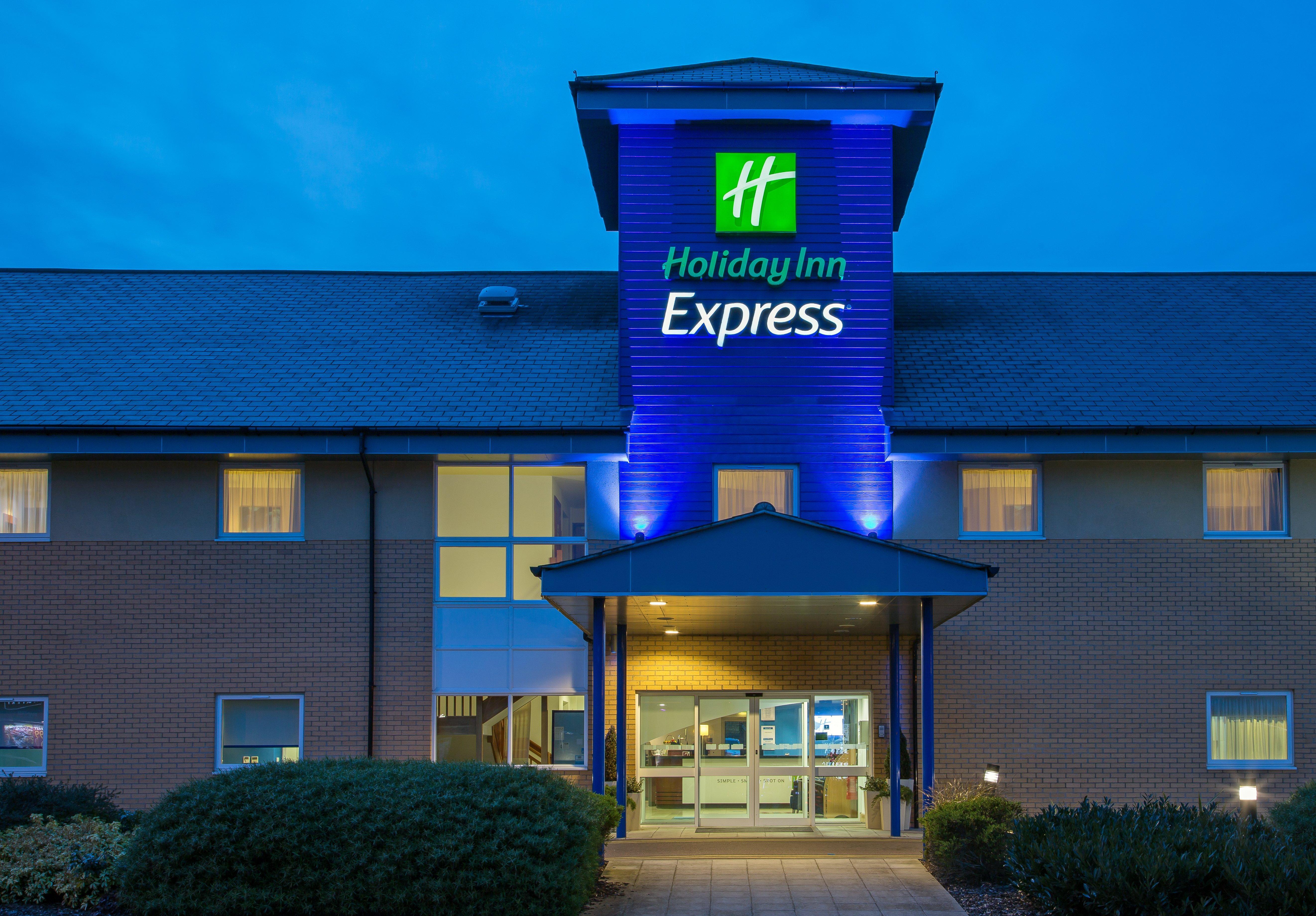 Holiday Inn Express Braintree By Ihg Exteriör bild