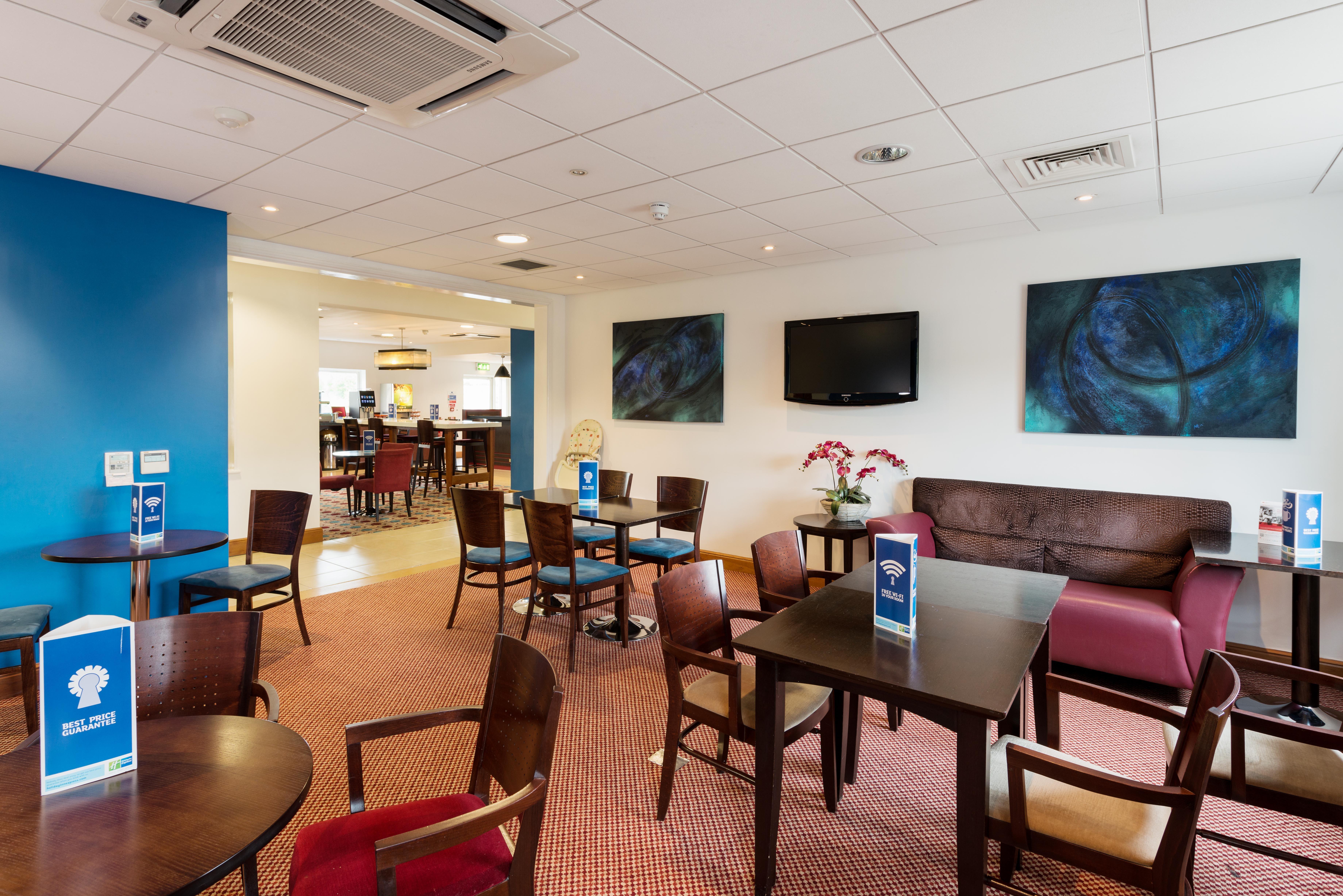 Holiday Inn Express Braintree By Ihg Exteriör bild