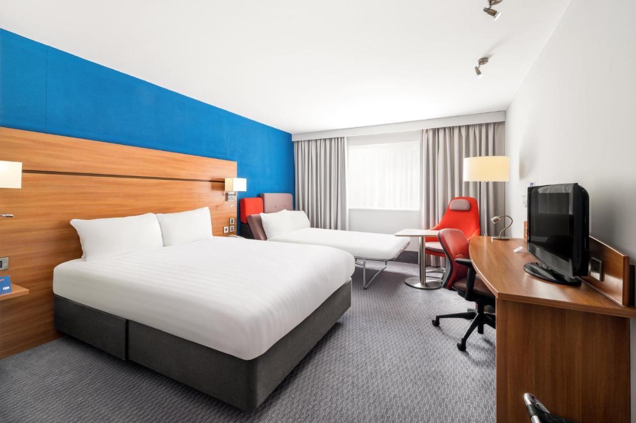 Holiday Inn Express Braintree By Ihg Exteriör bild