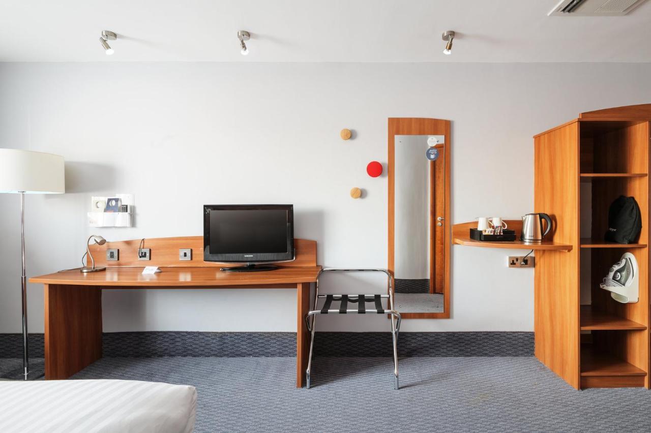Holiday Inn Express Braintree By Ihg Exteriör bild