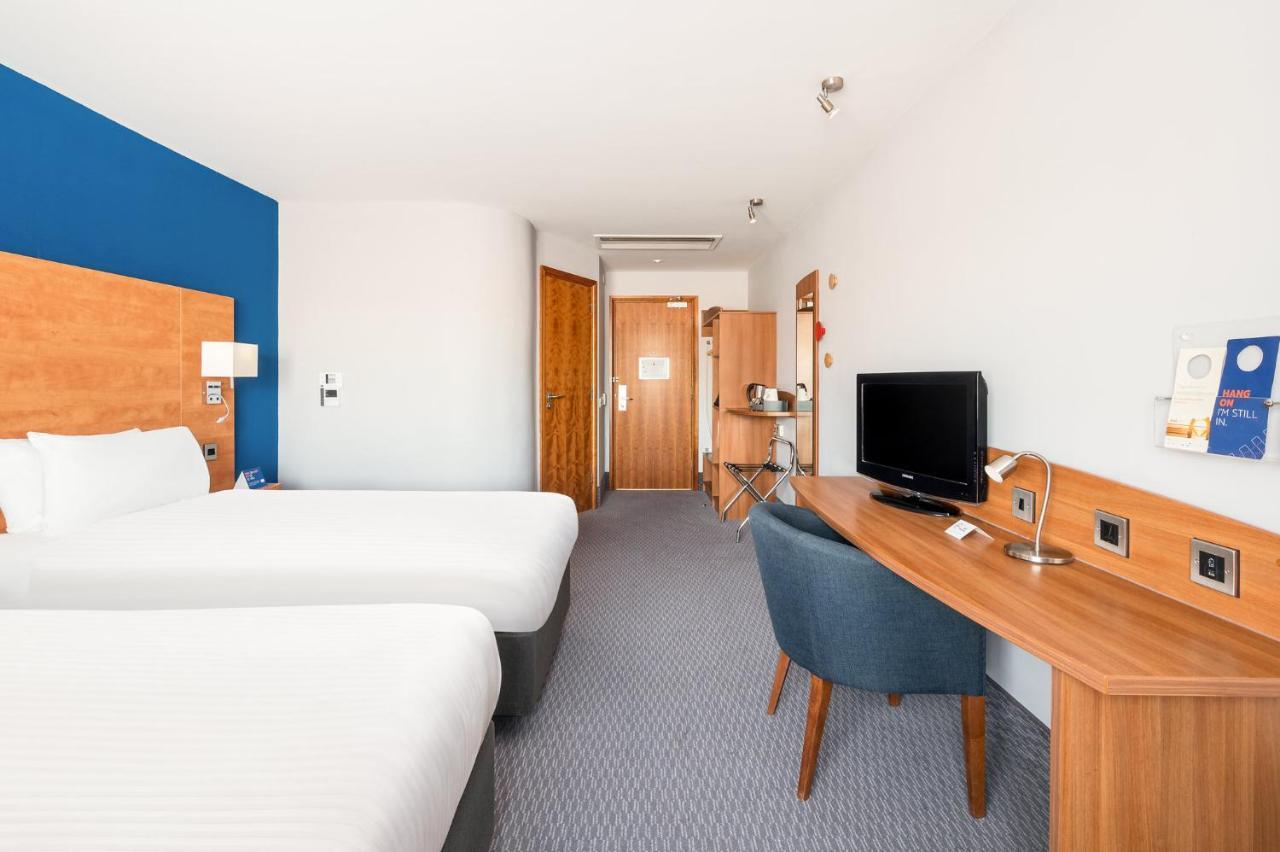 Holiday Inn Express Braintree By Ihg Exteriör bild