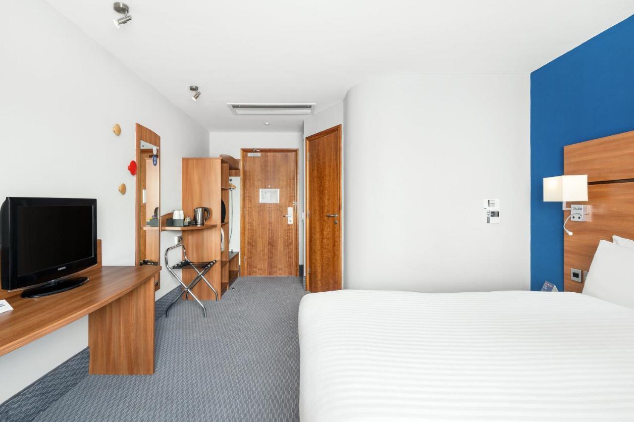 Holiday Inn Express Braintree By Ihg Exteriör bild