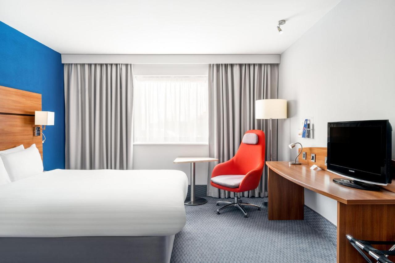 Holiday Inn Express Braintree By Ihg Exteriör bild
