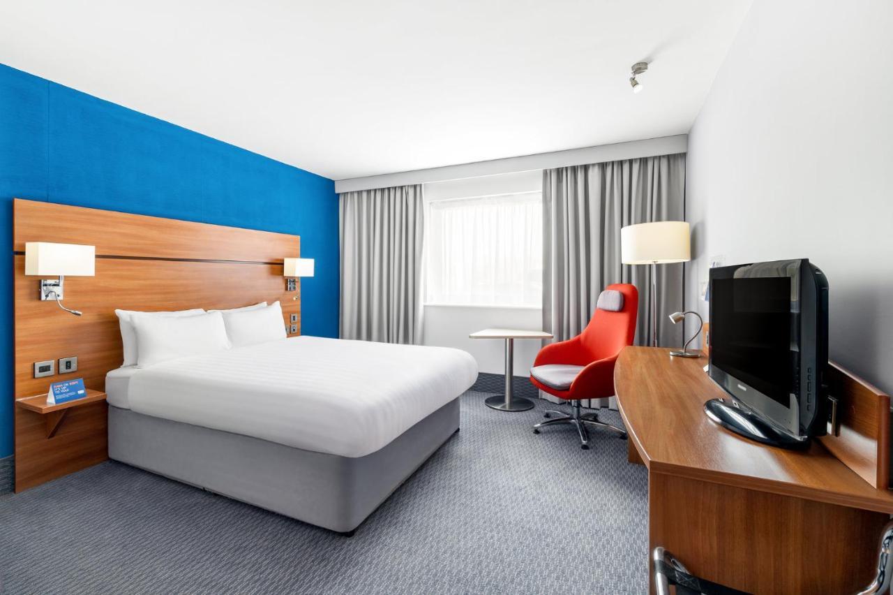 Holiday Inn Express Braintree By Ihg Exteriör bild