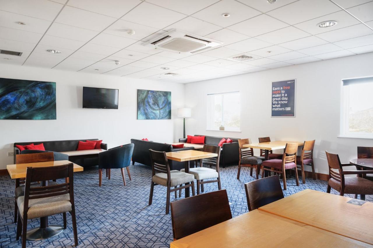 Holiday Inn Express Braintree By Ihg Exteriör bild