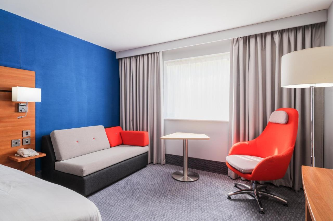Holiday Inn Express Braintree By Ihg Exteriör bild
