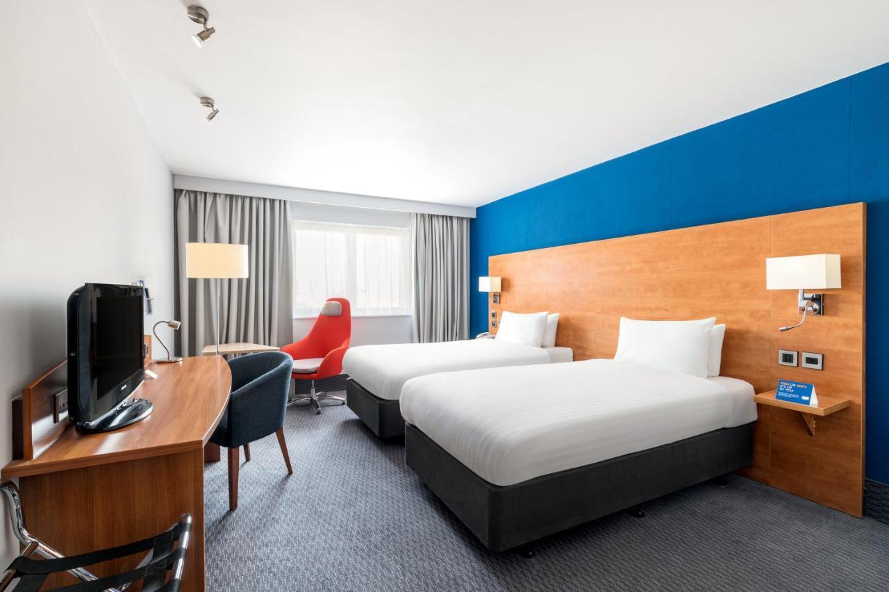 Holiday Inn Express Braintree By Ihg Exteriör bild