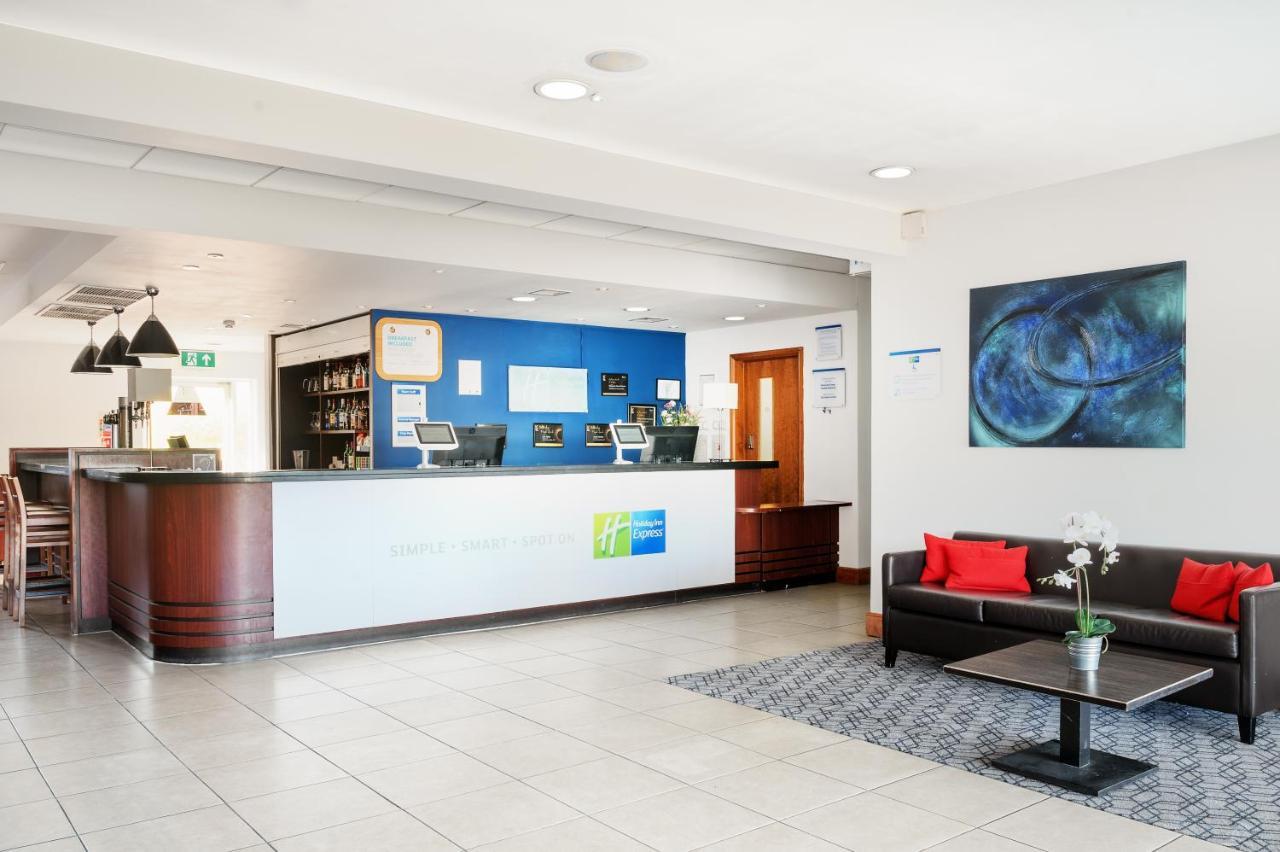 Holiday Inn Express Braintree By Ihg Exteriör bild