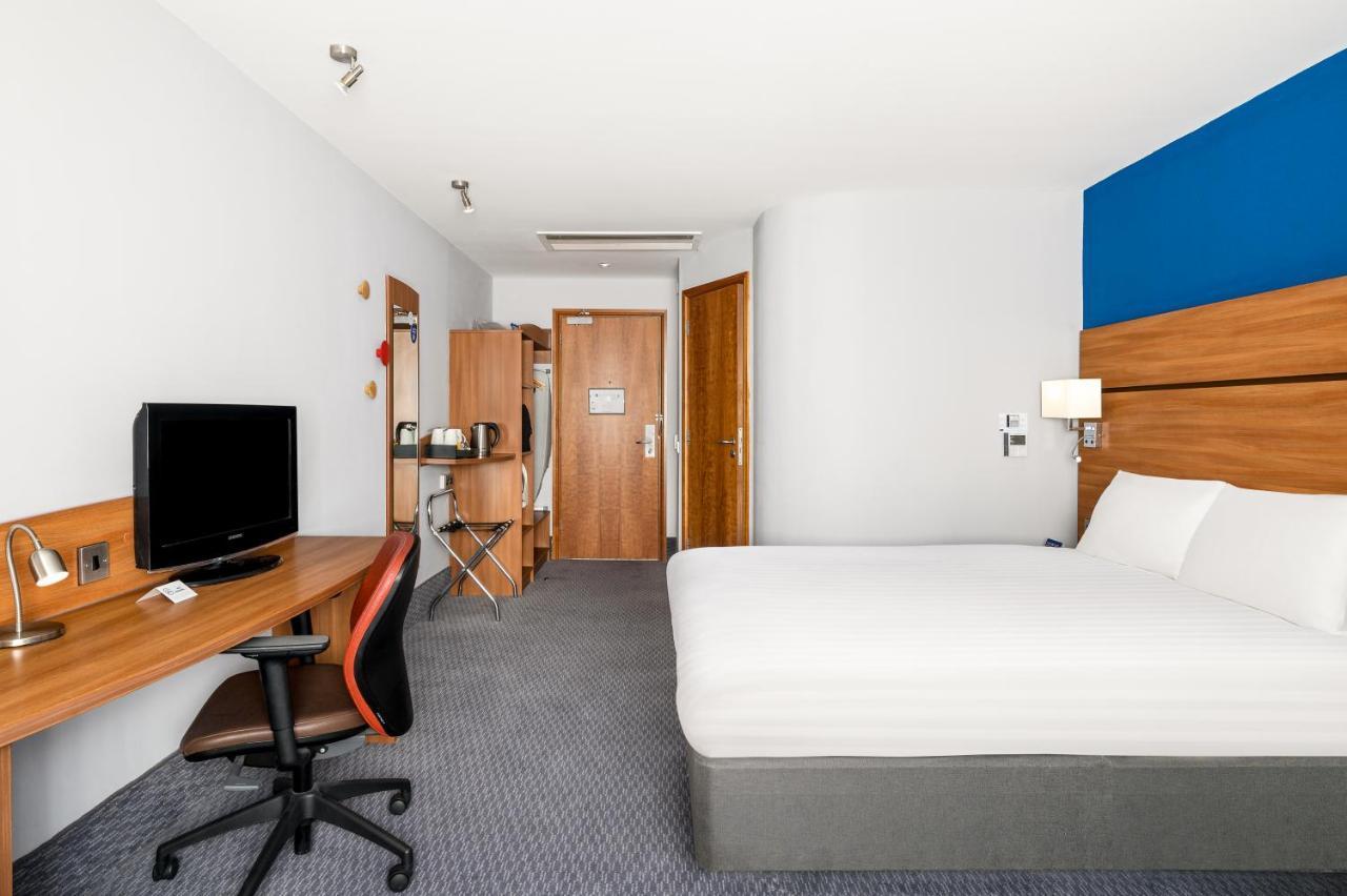 Holiday Inn Express Braintree By Ihg Exteriör bild
