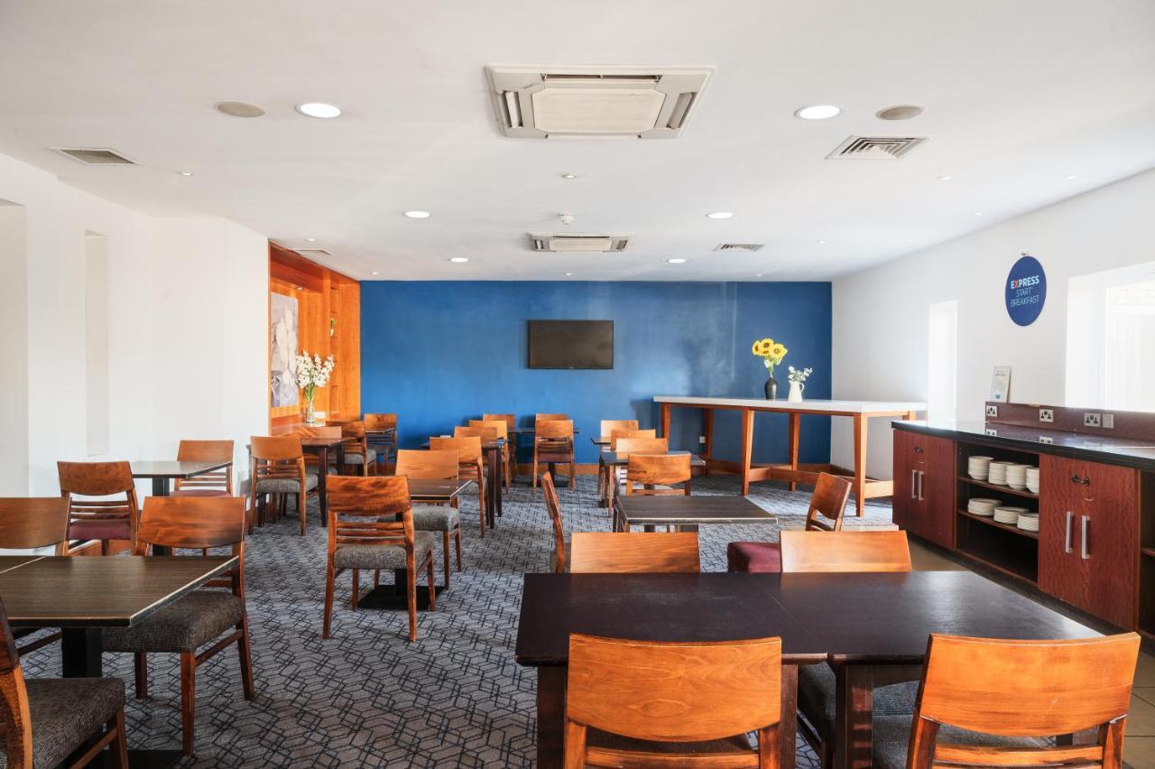 Holiday Inn Express Braintree By Ihg Exteriör bild