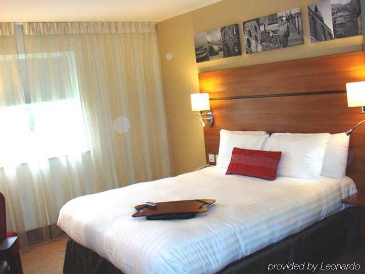 Holiday Inn Express Braintree By Ihg Exteriör bild